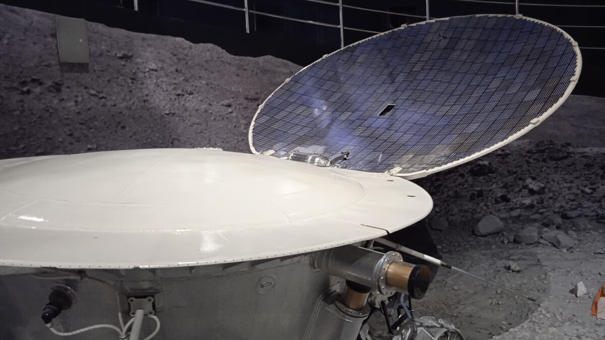 Экспонаты Музея космонавтики: Луноход-1