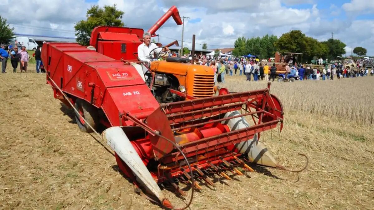 Фото: agriexpo.online Крупнейший ежегодный парад старинных комбайнов и тракторов во Франции