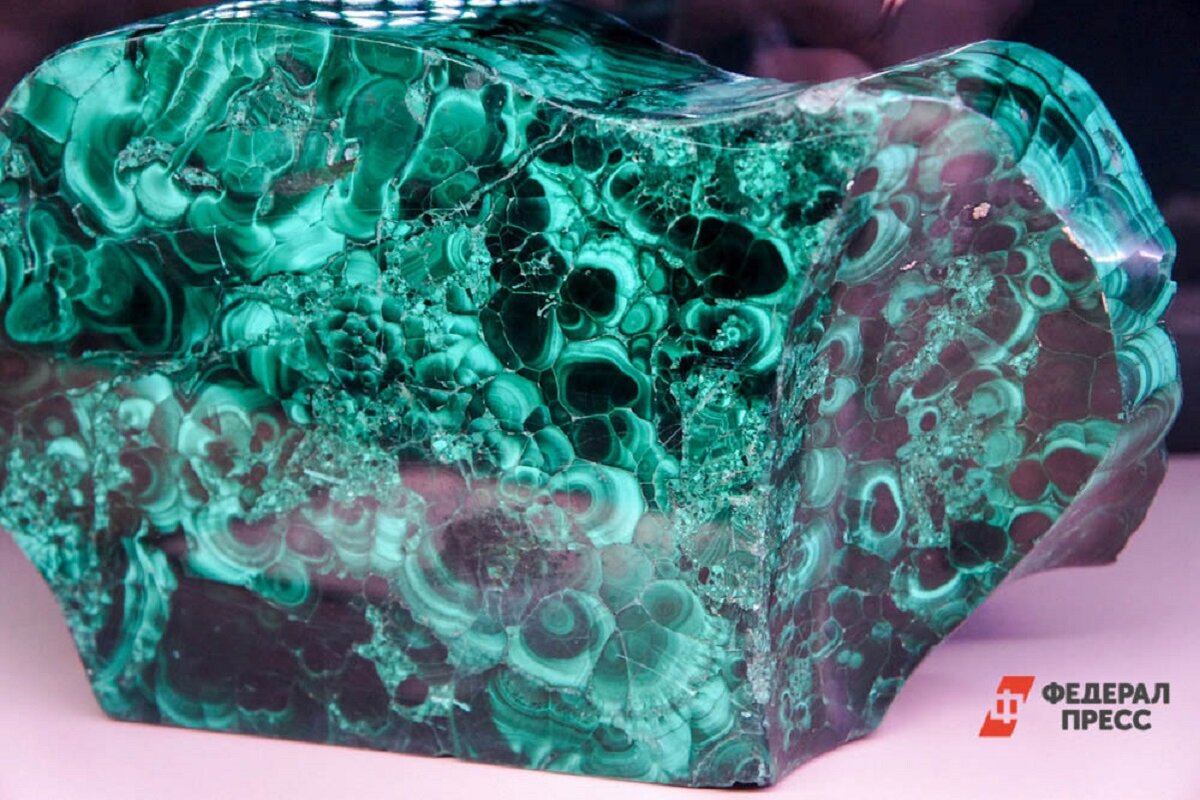 Популярным сувениром являются изделия из уральского камня.  Фото: ФедералПресс / Елена Майорова