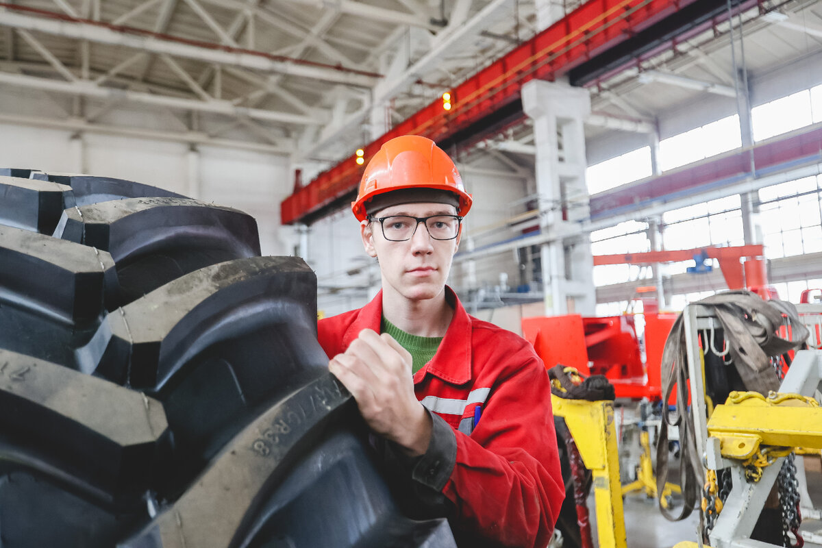 Был приятно удивлен - везде комфортно и безопасно, условия труда приличные. 