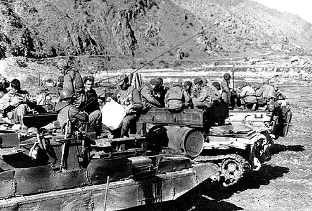 Панджшерское ущелье афганистан 1984. Советские войска в афганистане. Долина панджшер афганистан. Операция в ущелье. Операция в ущелье.