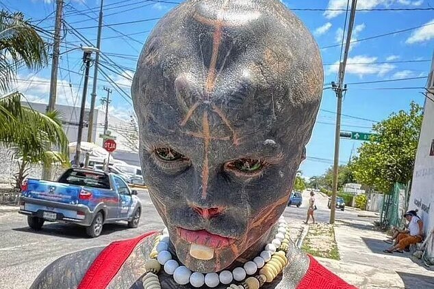     Он захотел стать инопланетянином. Мужчина удалил нос и два пальца. Но это еще не все!