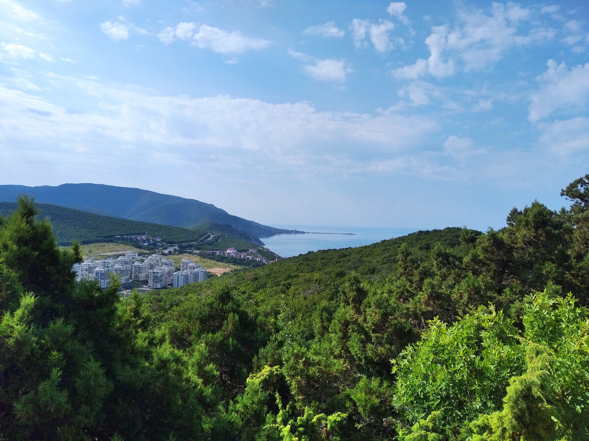 Фото автора Вид на ЖК "Анаполис" из Варваровской щели