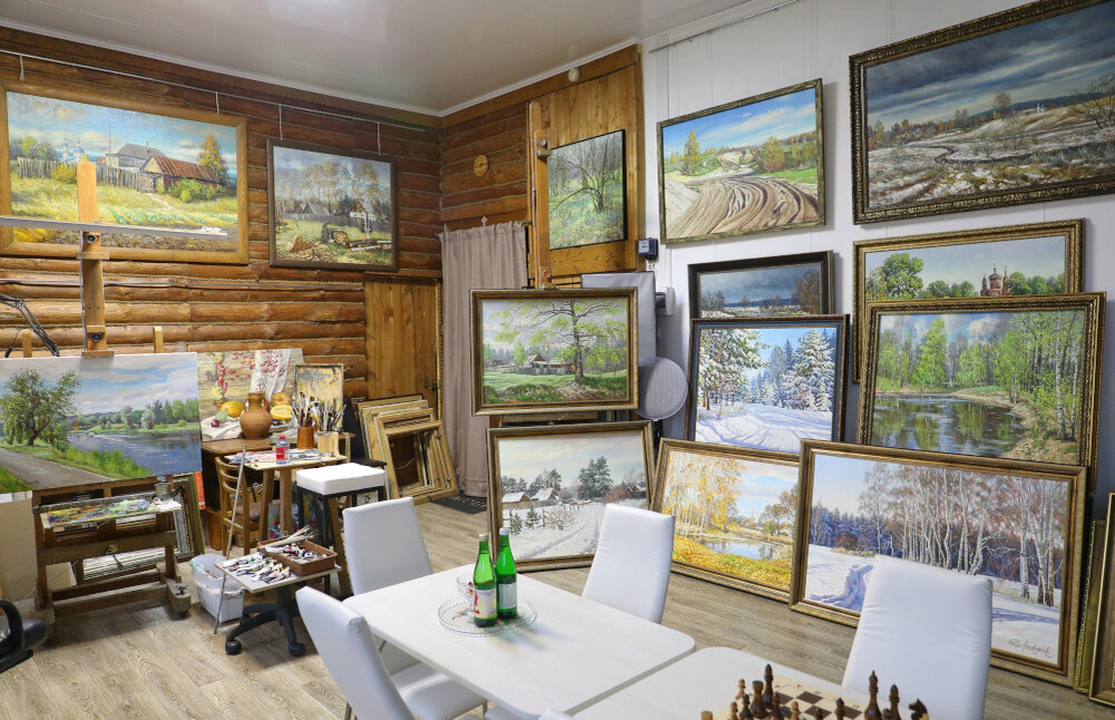    Дмитрий против того, чтобы в мастерской был «творческий беспорядок». Фото: Из личного архива/ Дмитрий Алексеенко