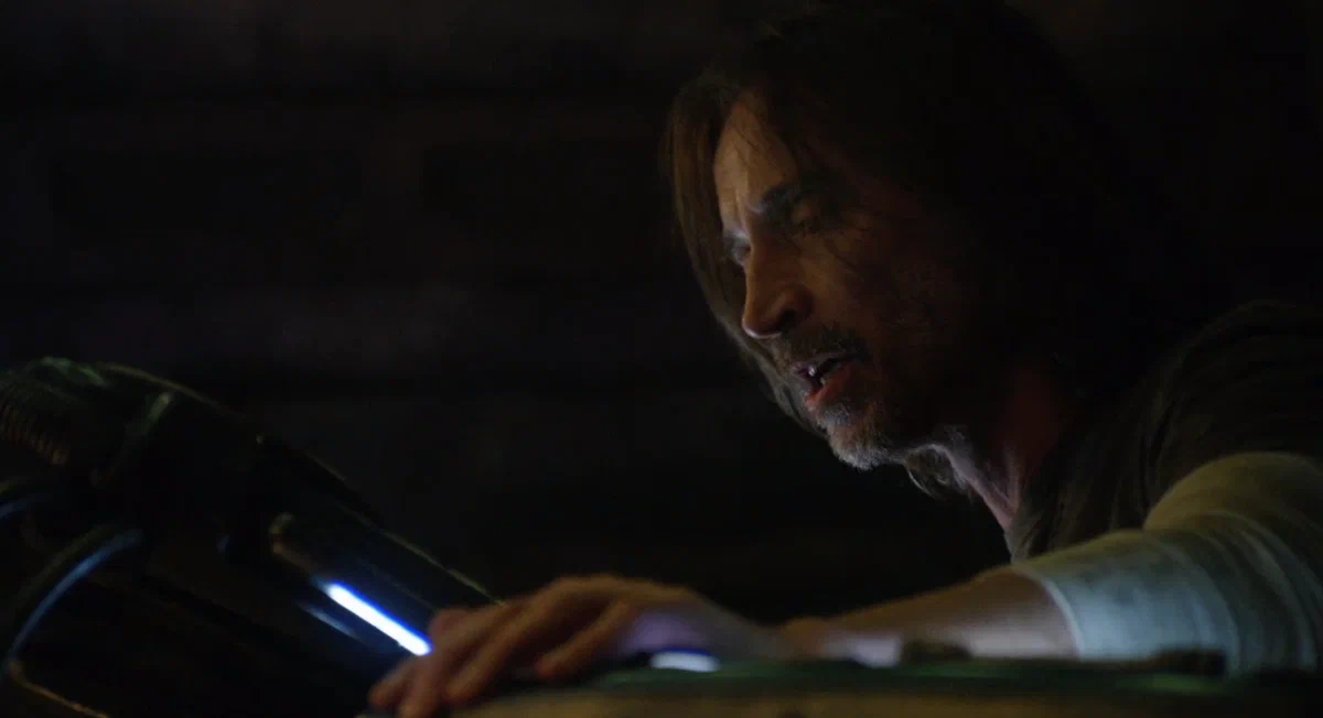 обработанный скриншот из сериала Звёздные врата: Вселенная