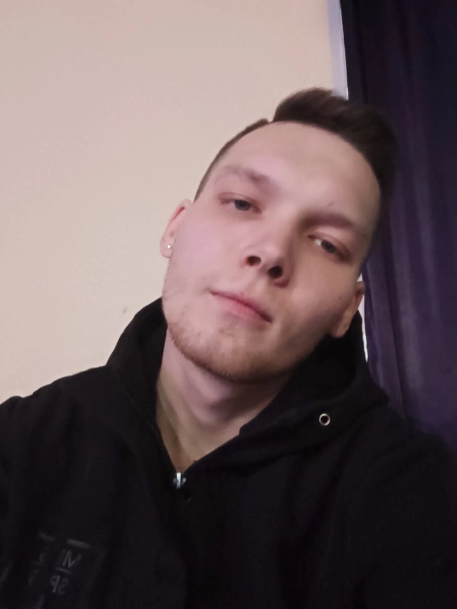 Начал с того что слушал лирику Hip-hop/Rap Культуры,

Появилась желание сделать что то подобное.9 сентября 2000Основной стиль: Hip-hop/RapМузыкант, Krasnoturinsky Дислокация: Россия,КраснотурьинскАлександр,это настоящие Имя нашего любимого исполнителя. Родился он 9 сентября 2000 года в городе Краснотурьинск, на данный момент ему полных 22 года. Начало творческой деятельности началось с 2014 года Первый записанное видио «было безумно можно быть первым», качество его было не очень хорошим(запись была дома, на самый дешёвый телефон) но это же начало.Александр даже не думал что, его кто-то услышит.В это время видио начало активно расходиться по просторам Краснотурьинска, передавали видио через телефоны.Со временем Александр понял, что лирика у него получается гораздо лучше, чем дворовые. Прошло время и он углубился серьезно в Лирику.Теперь его творчество постигло столицу «Москву».Начались концерты, о которых сам Александр только и мечтал.Почему именно ≤Krasnoturinsky≥? Как и обычно, эта первое что в голову пришло, никто не думал и не придумывал. Так вот и появился его псевдоним творческий.Первые куплеты рождались на крыше дома, раньше он считал, что это очень круто. Время шло и Александр искал свои ошибки и делал с каждым разом все лучше и лучше. Текста бывает пишет сам, бывает музыку разумеется тоже.Первая муза была его любовь. Все его треки посвящались только ей, благодаря этой любви наверное и увеличилась его аудитория. Спасибо ей за это. Образование 10 классов, учился он на тройки, четверки, пятерки,не был примерным мальчиком. Да и сейчас со своими заморочками.Рос как и все, никому не подражал. После школы, поступил в Училище, отучился там 10 месяцев и получил специальность СлесаряЛюбимое блюдо яичница с помидорами. Выделяю одного кто действительно достоин уважения это Еминем!»Любит животных, детей ну и весело отдыхать. Отдыхать, но не в клубах. Клубы он не особо любит.Любит по обычному посидеть в компании своих друзей,пообщаться на разные темы пропустив пару стаканчиков холодного пива ;)Что касается работы, он уже давно определился, работа у него одна - Музыка. Пробовал работать на заводах и прочих других мест,но долго там продержаться не удавалось. Не его это: «Микрофон в руках держать лучше». Останавливаться на достигнутом он не собирается и будет читать нам треки пока живой.