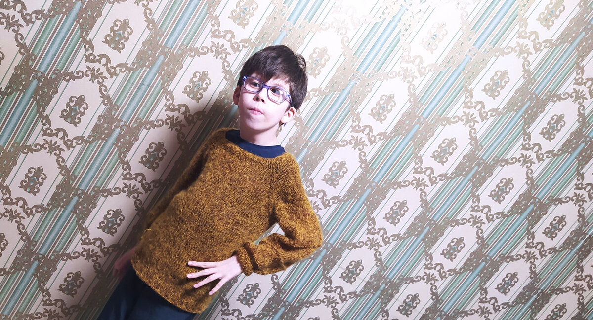 Фотография автора. На фотографии любимый и любящий сынок Глебушка. 