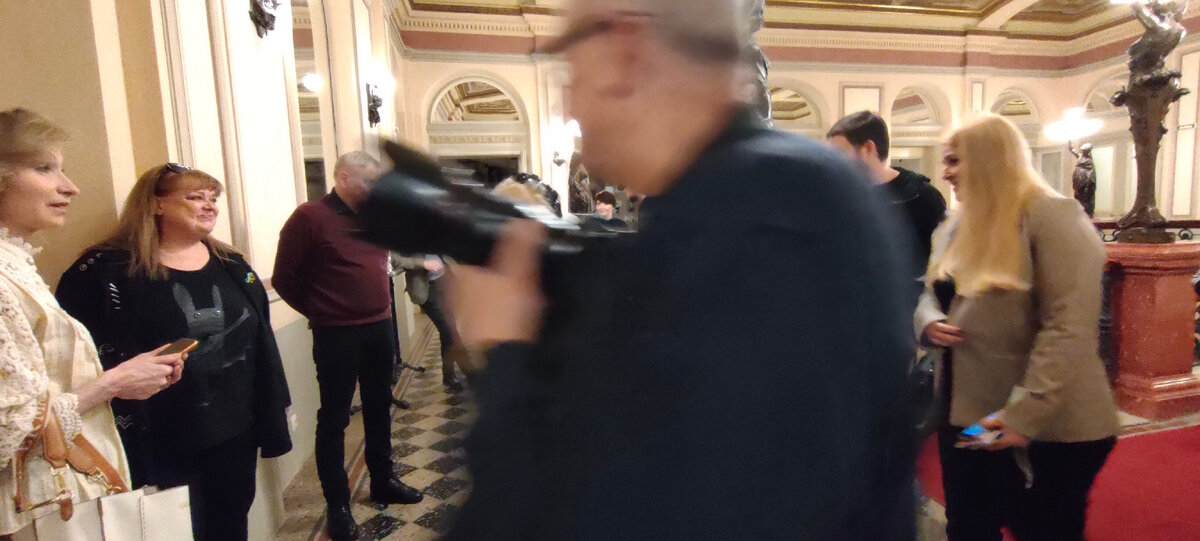 Сбор актёров на пресс-конференцию. а потом на репетицию начался