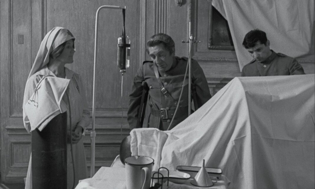 Главный врач решает, что то, что осталось от Джонни - всего лишь тело с рефлексами.