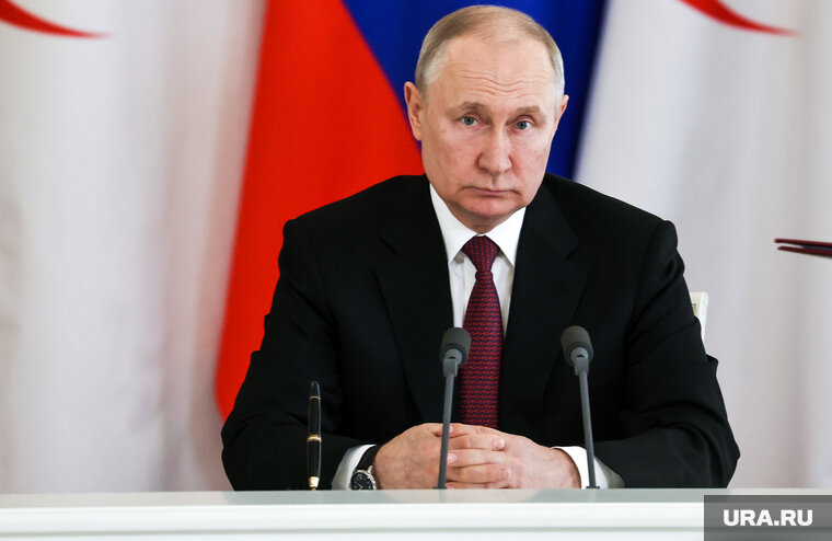    Владимир Путин дал поручение кабмину РФ о кредитных каникулах на период отпуска по уходу за ребенком