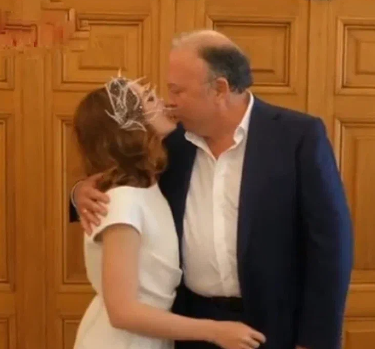 варвара прошутинская и андрей караулов. караулов последняя жена. жена андрея караулова варвара прошутинская. андрей караулов жена. жена караулова варвара прошутинская.