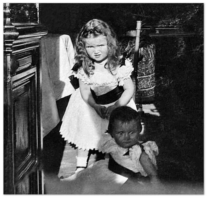 великие княжны Ольга и Татьяна