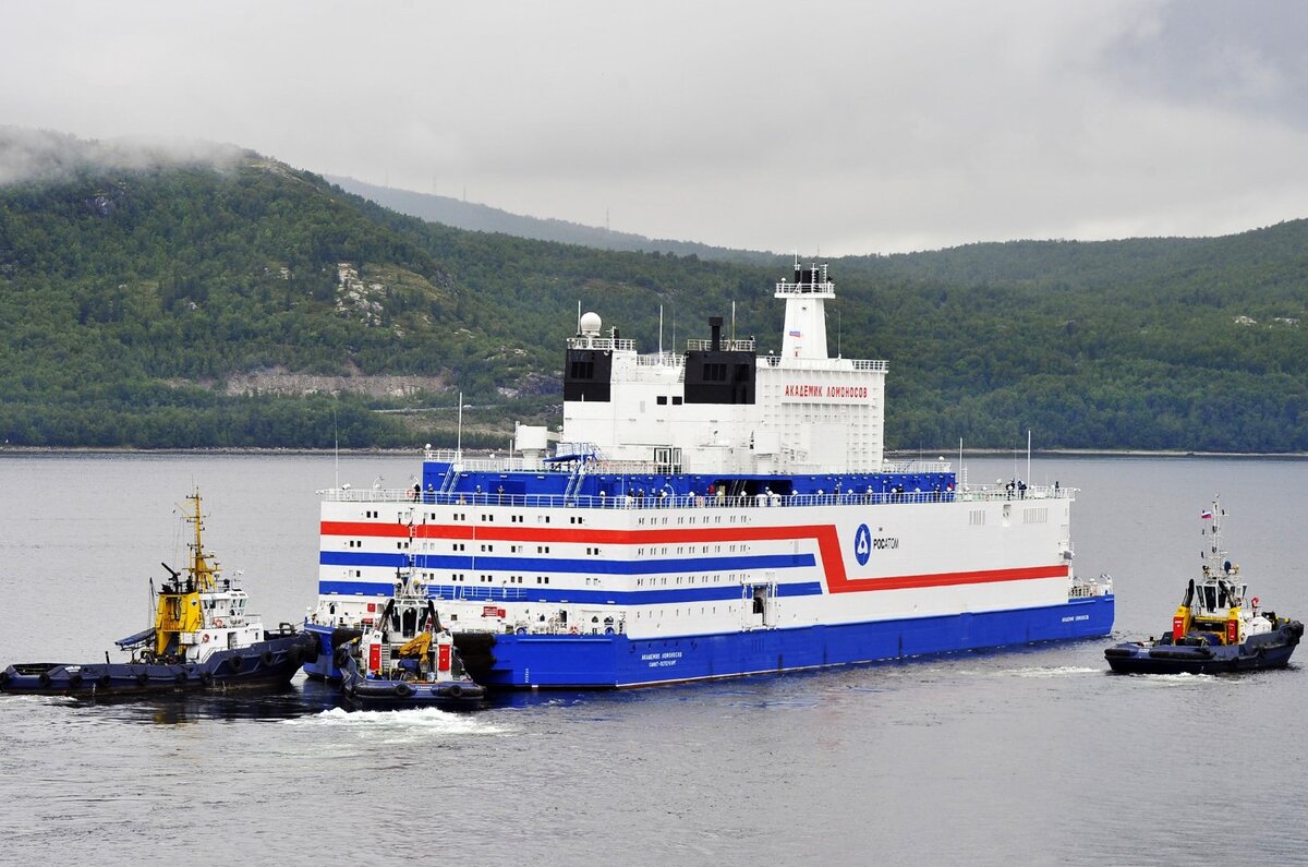 Плавучий атомный энергоблок «Академик Ломоносов» в сопровождении ледокола и буксиров подошел к городу Певеку. Росатом