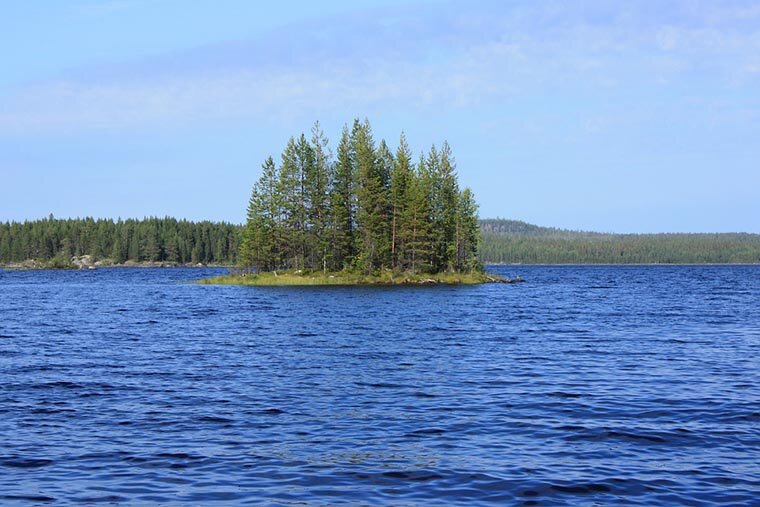 В озёрах Карелии есть множество небольших островов