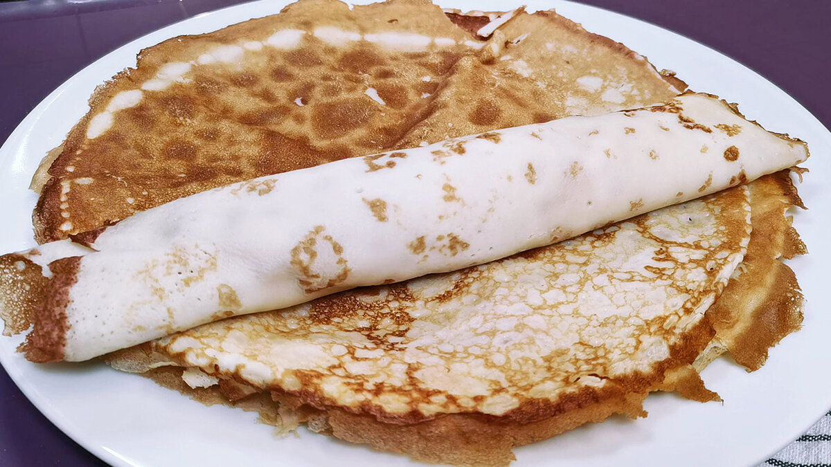 Зажарку с солеными огурцами использую как начинку для блинов (и еще в двух вариантах для яиц и бутербродов)