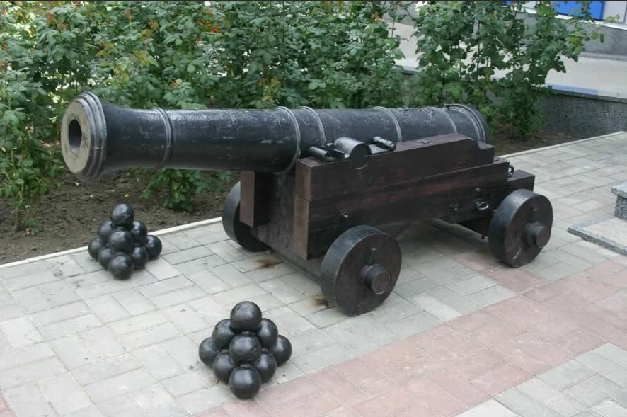 Пушка с ядрами.