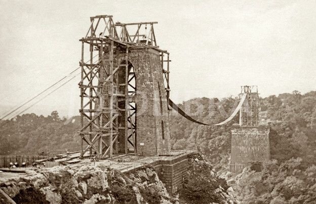 Строительство моста, источник: pinterest.com