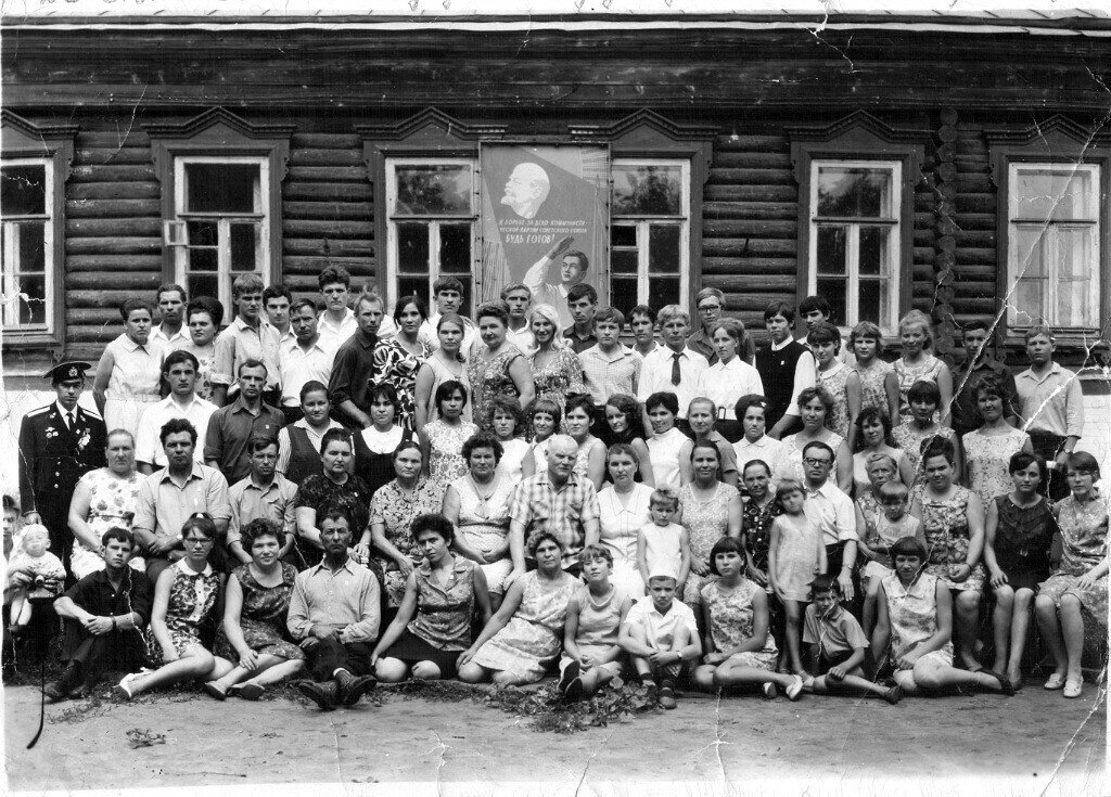 Детский дом. Фото из архива Вячеслав Бунтин -живет в наше время в р.п. Беково (Бековский район).