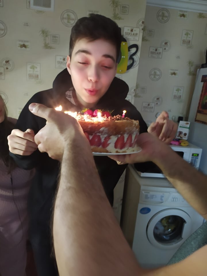 Женя увлекается музыкой. Пишет музыку и слова к ней. Мой сын очень талантлив. 