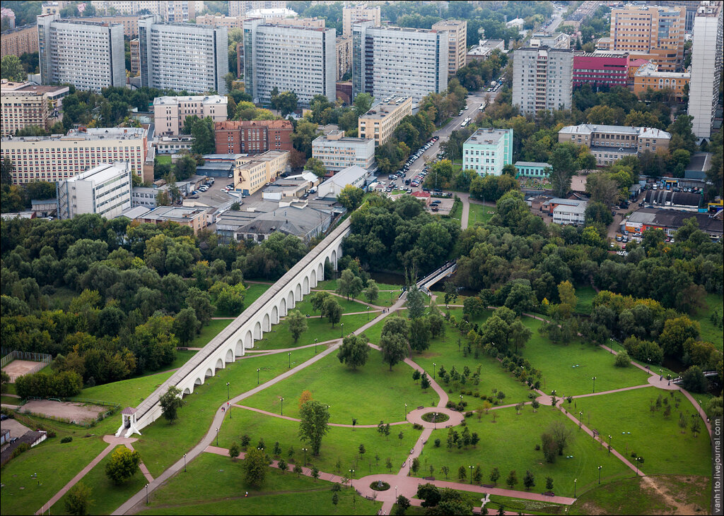 Москва вднх улица. Парк акведук Ростокино. Парк Яуза Ростокинский акведук. Ростокинский акведук в Москве. ВДНХ акведук парк.