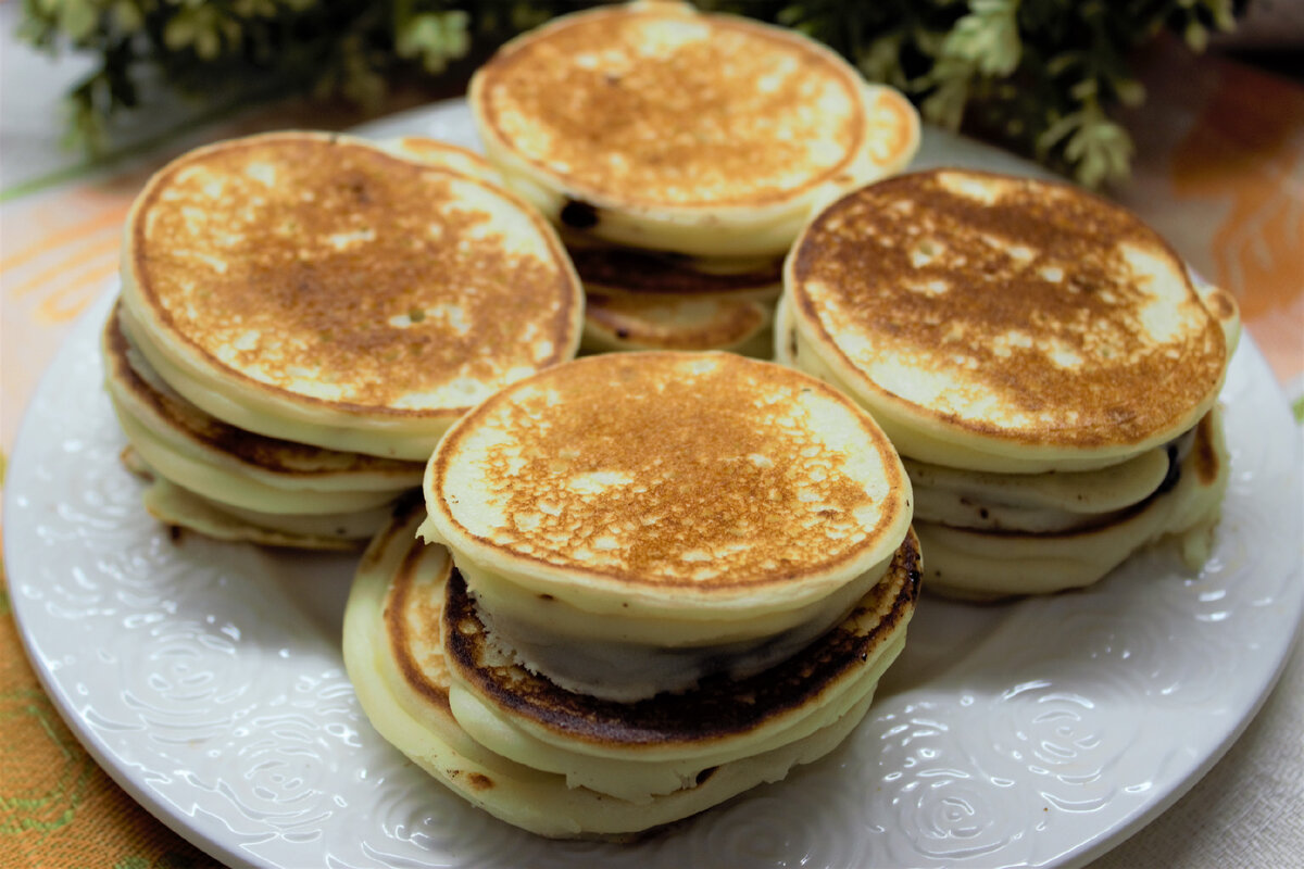 Оладьи с шоколадной начинкой: рецепт вкусного и быстрого завтрака для всей семьи