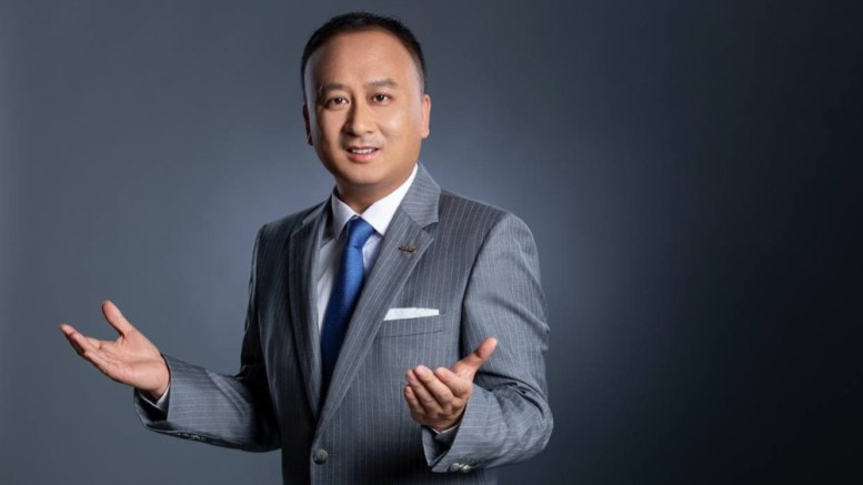 На фото: гендиректор компании Geely International Майкл Сонг