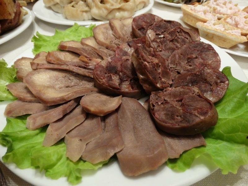 Казахское блюдо из конины. Коже казахское блюдо. Казы-карта. Что можно приготовить из конины