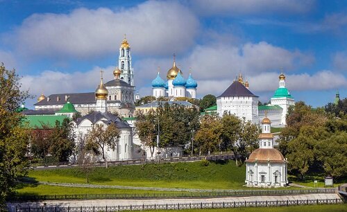 Свято-Троицкая Сергиева Лавра, Сергиев Посад, Подмосковье (фото из Яндекс Картинки)