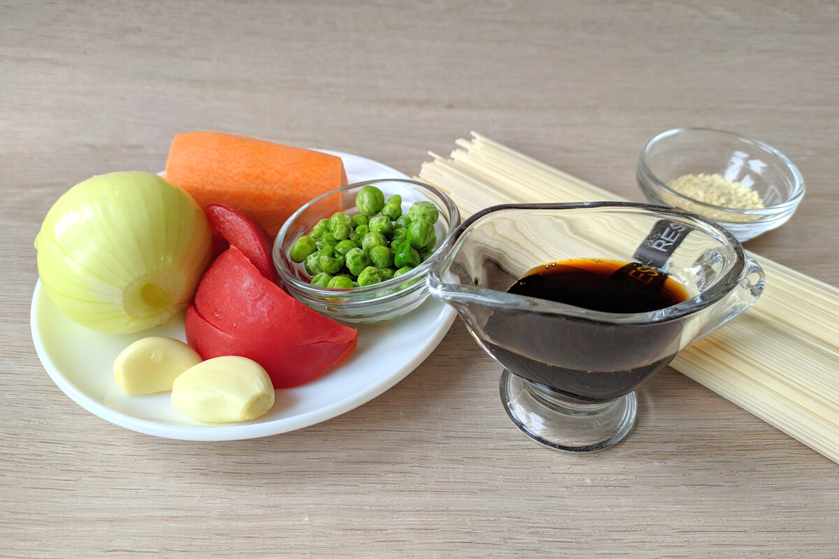 Ингредиенты для приготовления лапши удон с овощной начинкой