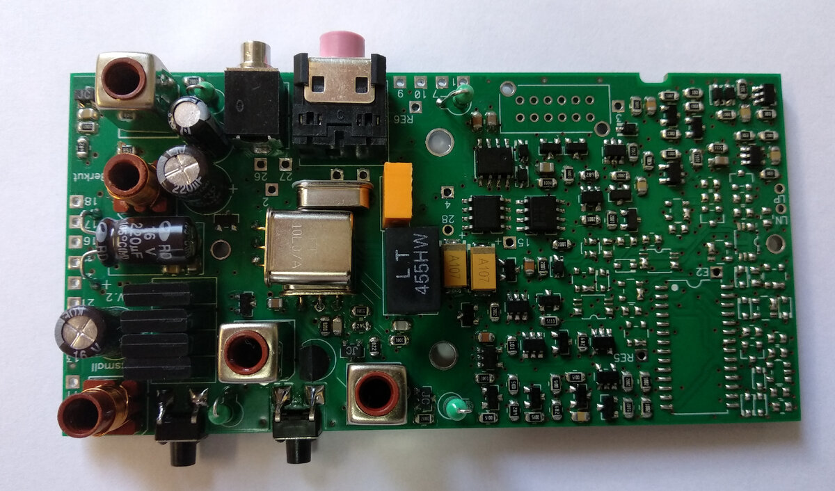 Более поздняя редакция (надеюсь - окончательная, хотя возможны ещё небольшие корректировки) приёмо-передающей платы радиостанции Штурман-200М (т.к. это тестовая плата для измерения параметров - не покрыта полимерным покрытим, серийные платы после сборки и регулировки покрываются полимерным покрытием 3М)