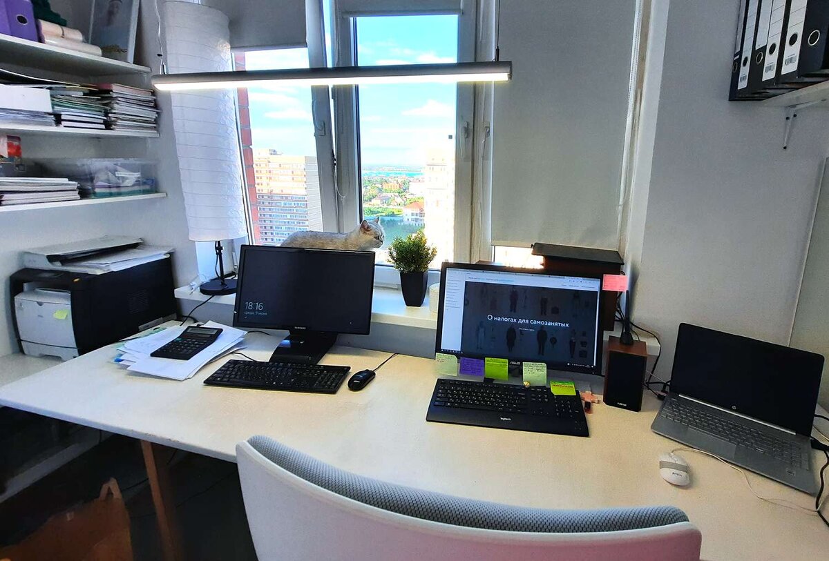 Мой домашний офис в любимом белом цвете