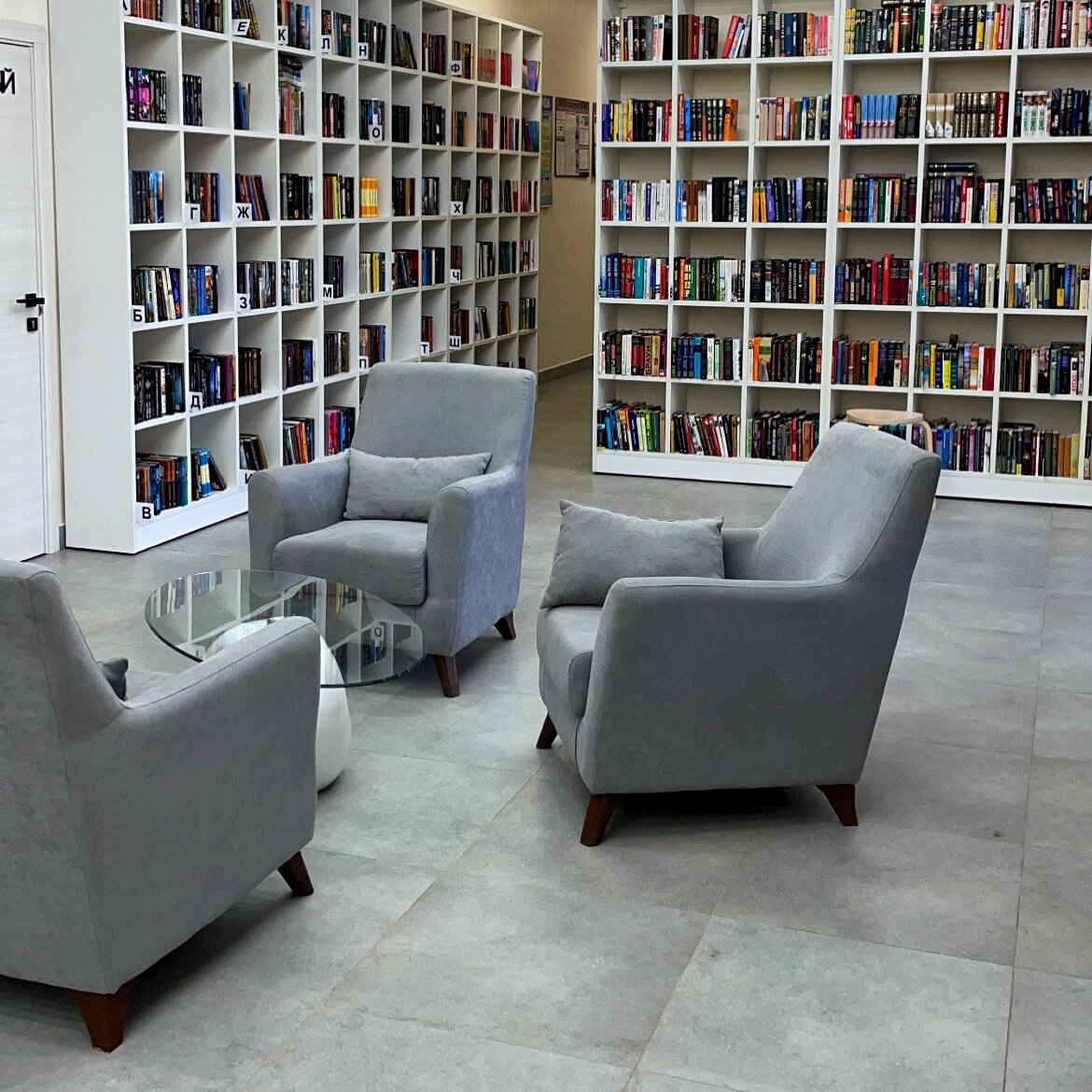 Наша прекрасная библиотека))