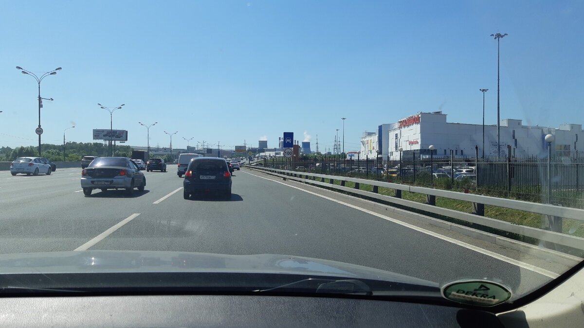 Жара-жара... пламенное Солнце больших городов...