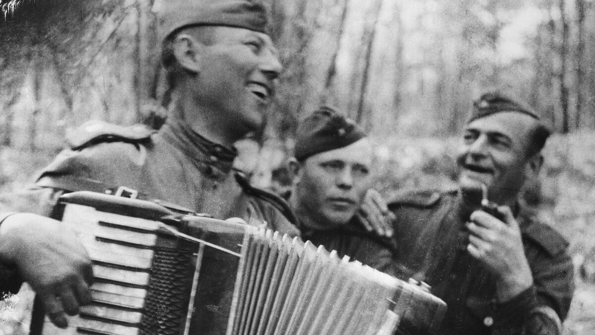 Гармонь Великой Отечественной войны 1941-1945