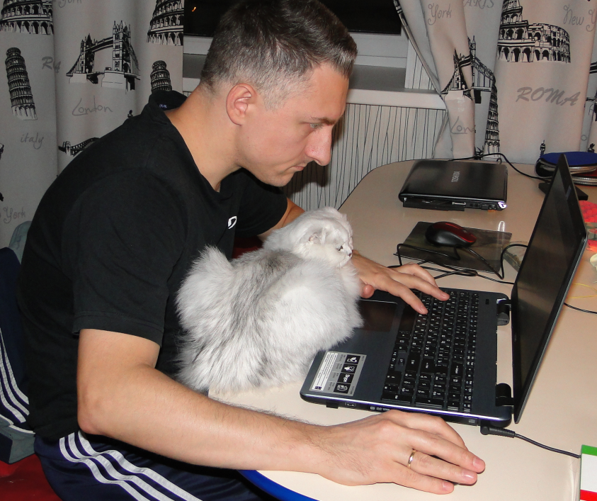 Кася помогает работать