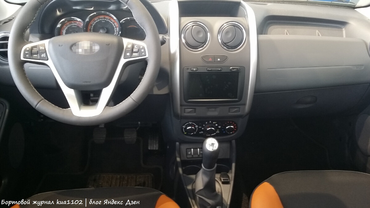 Торпедо в рестайлинговом LADA Largus взята из Renault Duster. Автор фотографии kua1102