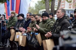  📷    В Оренбурге проводили на боевую подготовку в Тоцкое 34 мобилизованных мужчин Белов Михаил Александрович