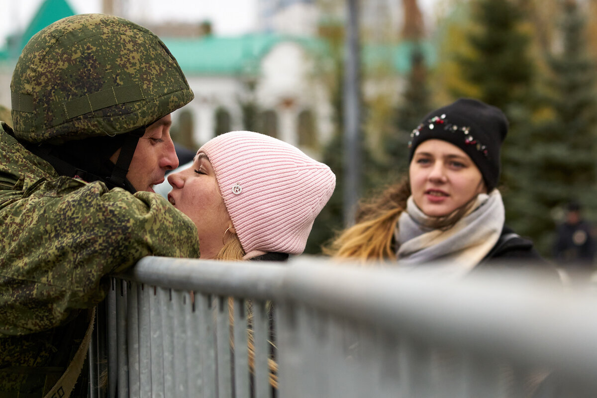 Generation 24. Мальчики Юнармия на параде. Фотографии российского солдата с v. Студенческий парад елок.
