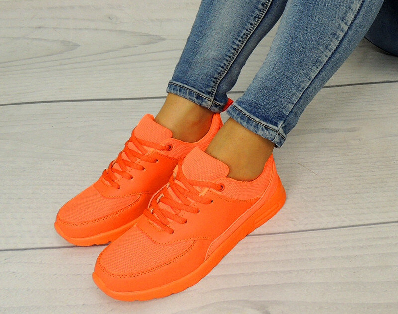 Купить женские кроссовки 39 размера. Оранж кроссовки. Кроссовки женские оранж. Оранжевые кроссовки женские. Яркие кроссовки.