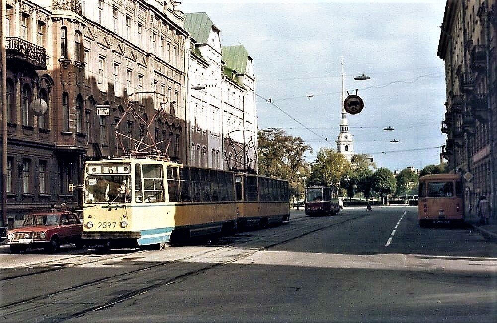 Петроградская транспорт. Ленинград 1980 Литейный проспект. Проспект Добролюбова в Ленинграде. Литейный проспект 1984. Ленинград 1981 год проспект Добролюбова.