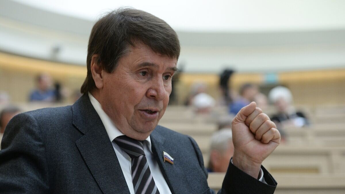   Представитель от законодательного органа государственной власти Республики Крым Сергей Цеков перед началом заседания Совета Федерации РФ© РИА Новости / Владимир Федоренко