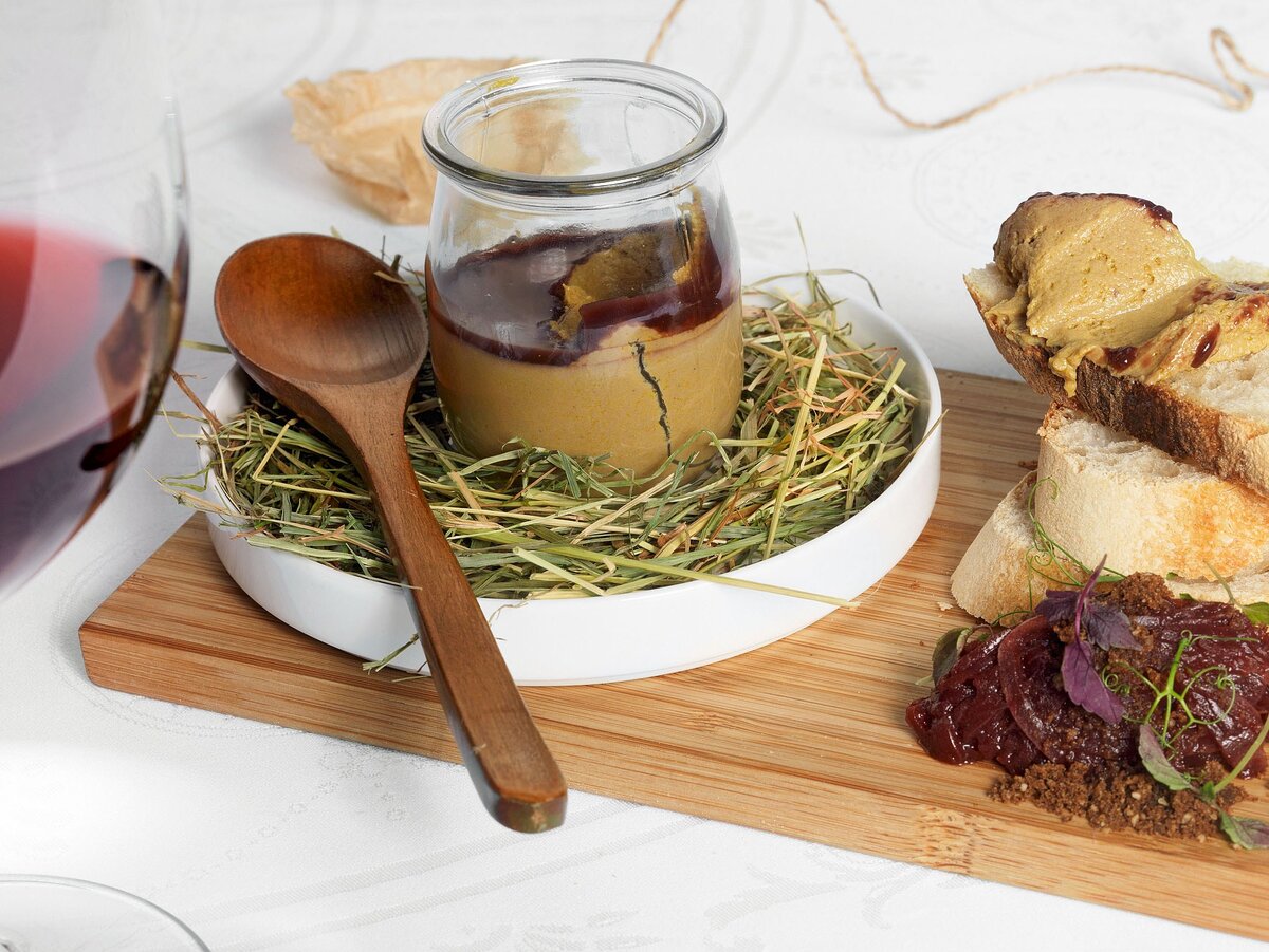    Куриный паштет с желе из вина