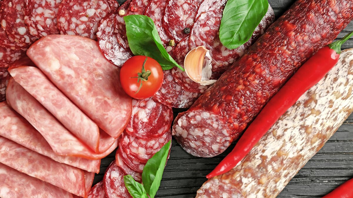 Колбаса - один из самых вредных продуктов при похудении