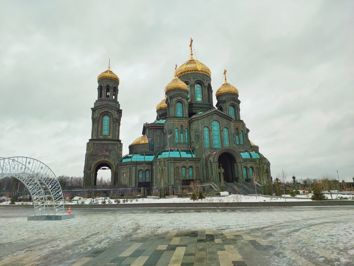 Главный храм Вооруженных Сил Российской Федерации — духовный символ России, прославляющий величайшую победу жизни над смертью.