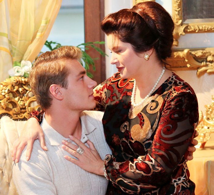 В роли Людмилы Зыкиной