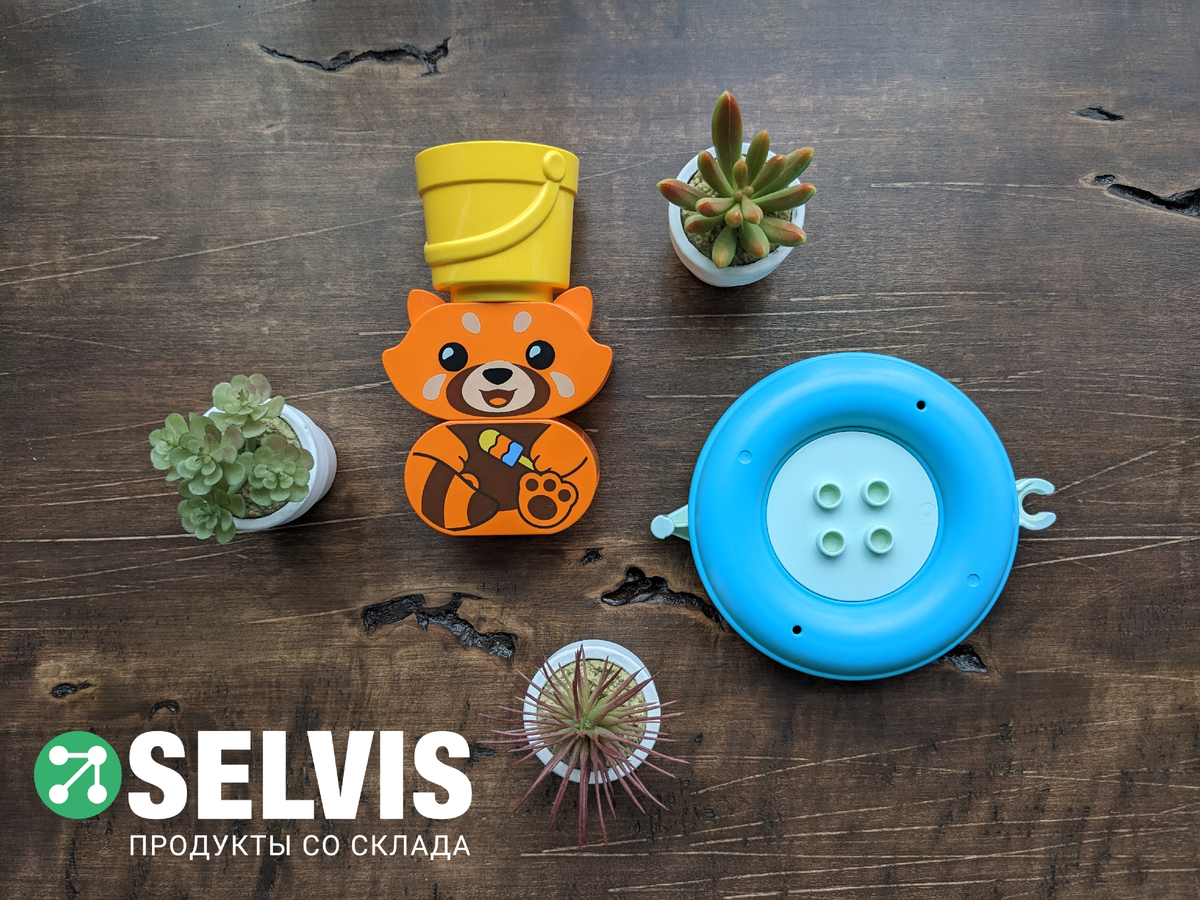 Эти детали безопасно давать детям младше 1,5 лет: собрать конструктор они вряд ли смогут, но удовольствие от игры точно получат.