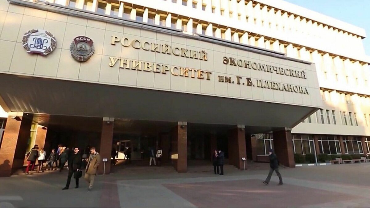     По данным гендиректора Российского экологического оператора (РЭО) Дениса Буцаева, первая кафедра, на которой будут готовить кадры в области экономики замкнутого цикла (ЭЗЦ), появится в Российском экономическом университете имени Г. В. Плеханова.