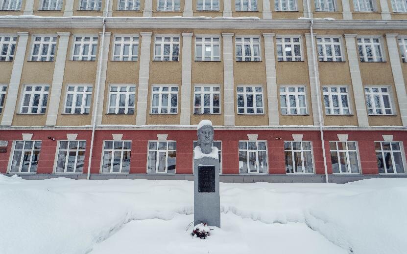 Педколледж ижевск. Колледжи Ижевска. Медколледж Ижевск. Высшие учебные заведения в Удмуртии. Горный техникум Ижевск.