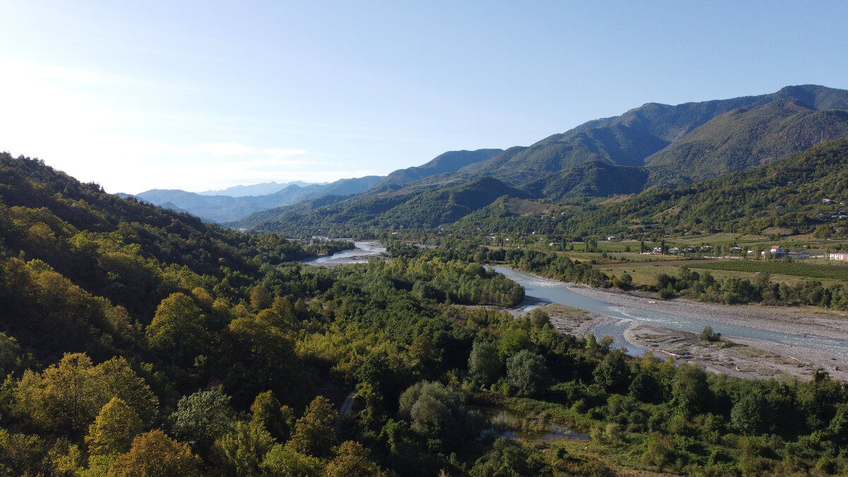 Рача. Долина реки Риони (фото автора)