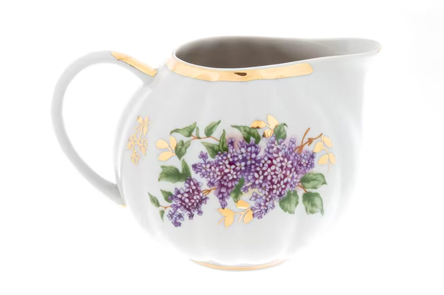 Молочник из сервиза «Сирень». 1960-е, Дулёво. Автор формы Серафима Евгеньевна Яковлева